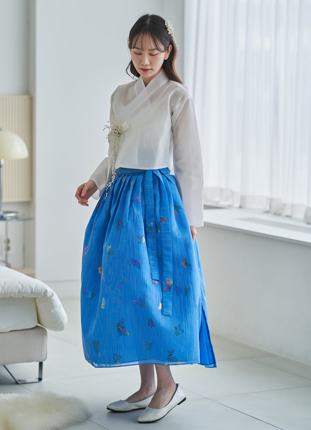 Modern Korean Daily Hanbok Top (Jeogori) – Butterfly Print, White & Blue | SSN110