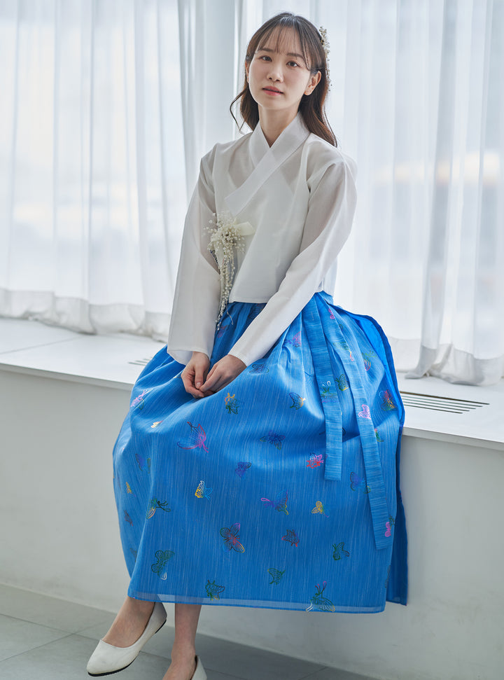 Modern Korean Daily Hanbok Top (Jeogori) – Butterfly Print, White & Blue | SSN110
