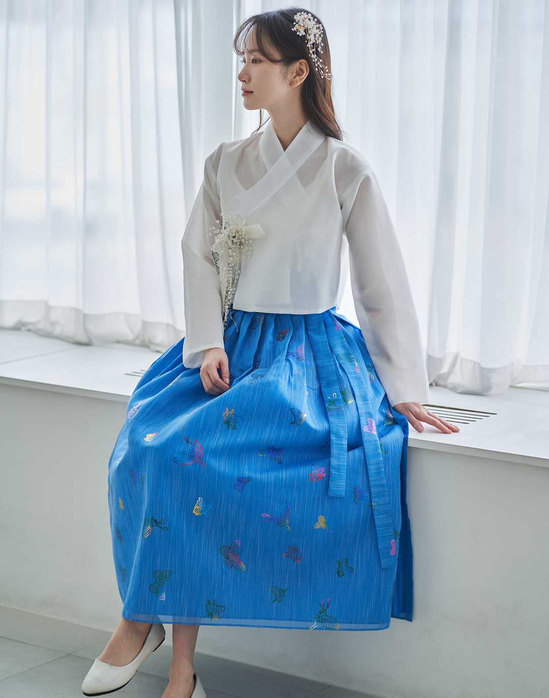 Modern Korean Daily Hanbok Top (Jeogori) – Butterfly Print, White & Blue | SSN110